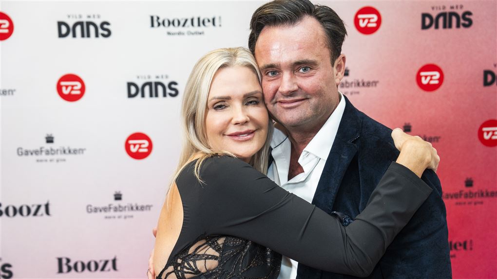 mand og kvinde i kærlig omfavnelse